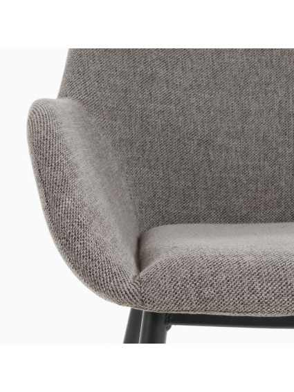 Silla  CAMILE con brazos gris claro y patas de acero acabado pintado negro